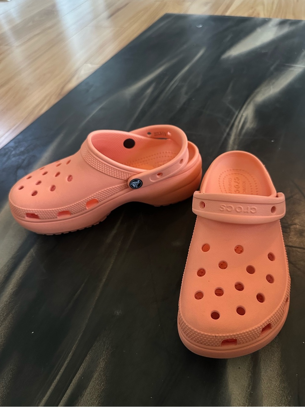 Women’s Platform Croc in Coral Peach